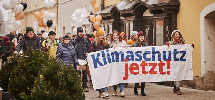 Vote for Future: Klima-Demo und Parteien-Geschenke